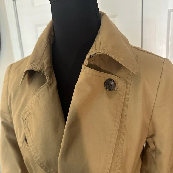 Banana Republic Factory Tan Women's Trench Coat - Picture 5 of 11